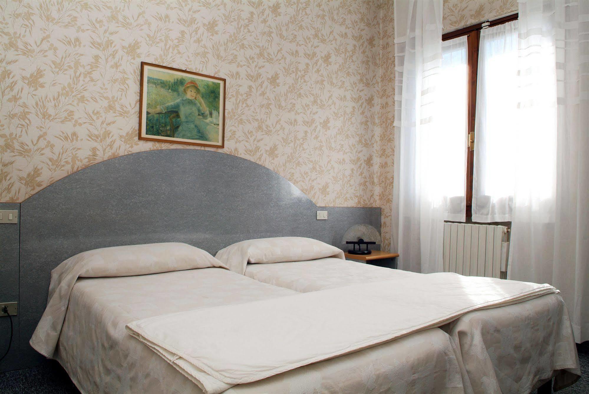 Residence Alba Colombare Di Sirmione Kültér fotó